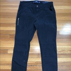 HOLLISTER NWT LOW RISE SUPER SKINNY CROP